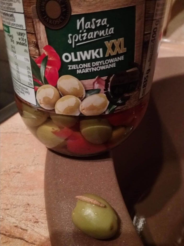 W Biedronce na Jarotach kupił oliwki. W słoiku znalazł coś obrzydliwego Olsztyn, Wiadomości