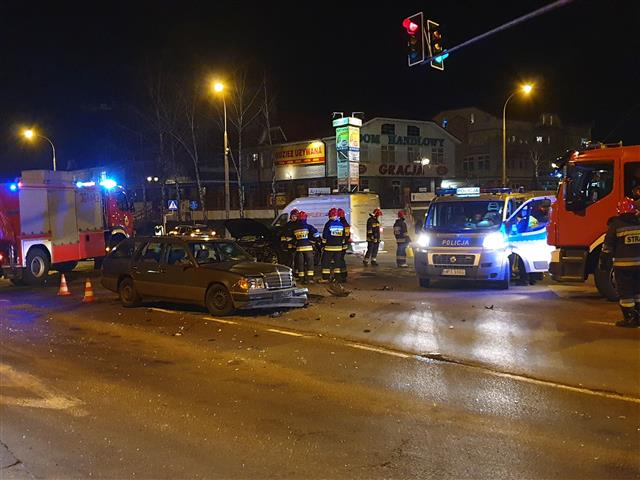 Pijany kierowca spowodował dwie kolizje na ul. Wyszyńskiego [AKTUALIZACJA] [FOTO] wypadek Olsztyn, Wiadomości