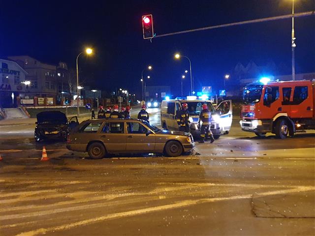 Pijany kierowca spowodował dwie kolizje na ul. Wyszyńskiego [AKTUALIZACJA] [FOTO] wypadek Olsztyn, Wiadomości