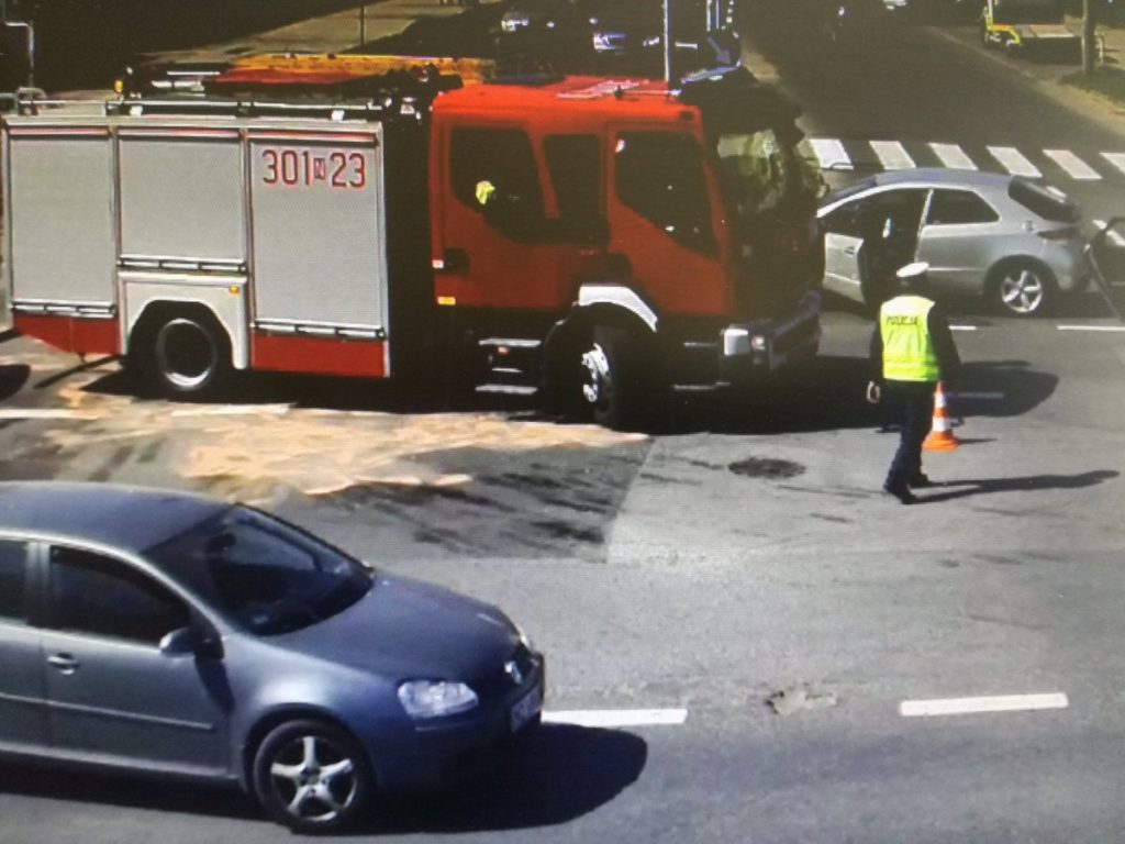 Wypadek na ulicy Dworcowej. Kobieta trafiła do szpitala [FOTO] wypadek Olsztyn, Wiadomości