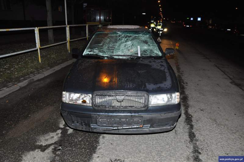 policja wypadek samochod zniszczony potracenie