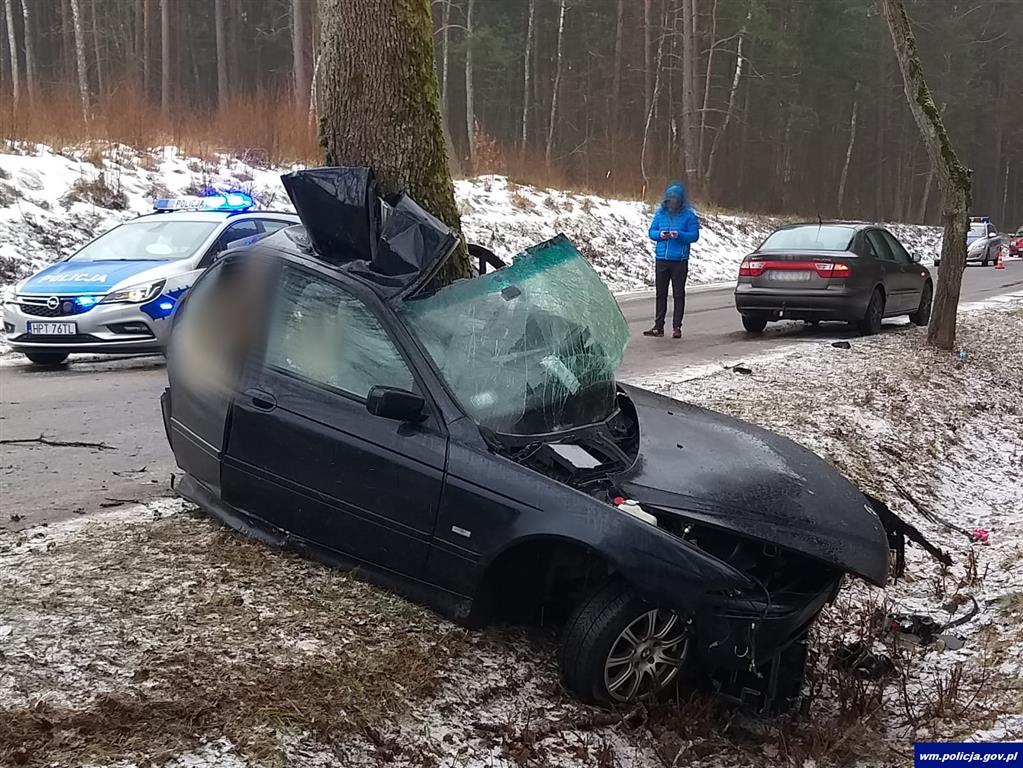 Nie żyje kierowca BMW, którego auto uderzyło w drzewo Wiadomości