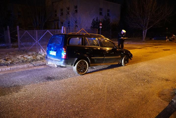 Pijany kierowca wjechał w bramę szkoły na Jarotach [FOTO] pijany kierowca Olsztyn, Wiadomości