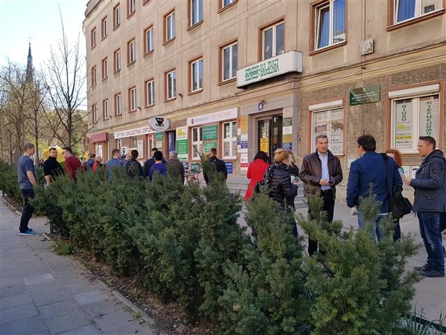 Tajemnicza ewakuacja w centrum Olsztyna. Mieszkańcy nie mogli tego wytrzymać i sami uciekali z domów [FOTO][WIDEO] ewakuacja Wiadomości, Olsztyn